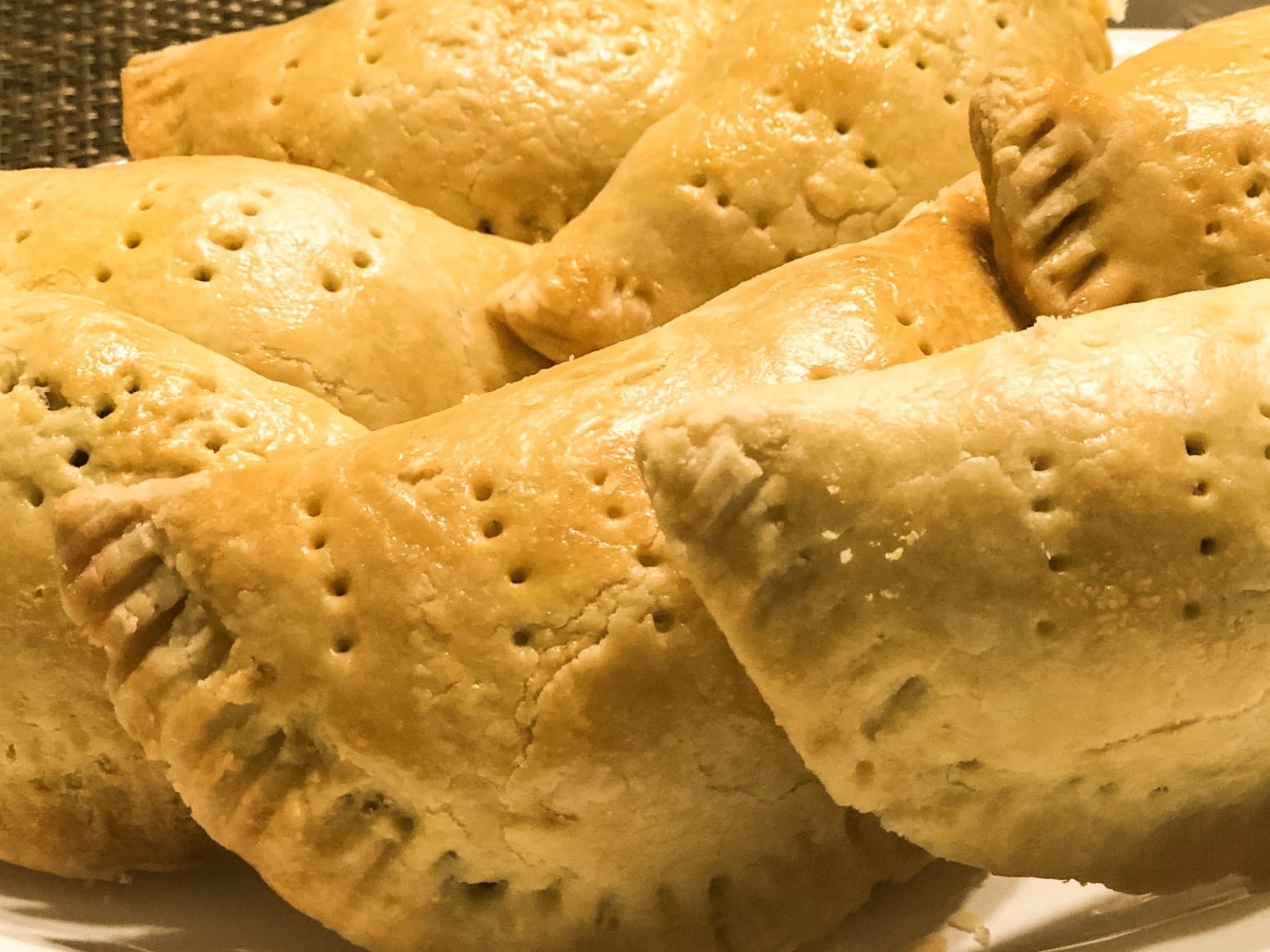 AFRICAN MEAT PIE 25/50 Pcs., Standard size Deliciousbites Kitchen company